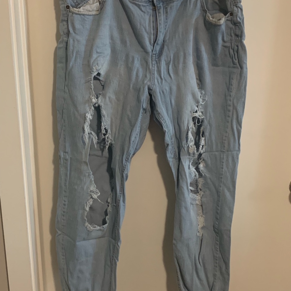 Extreme Distressed Jeans